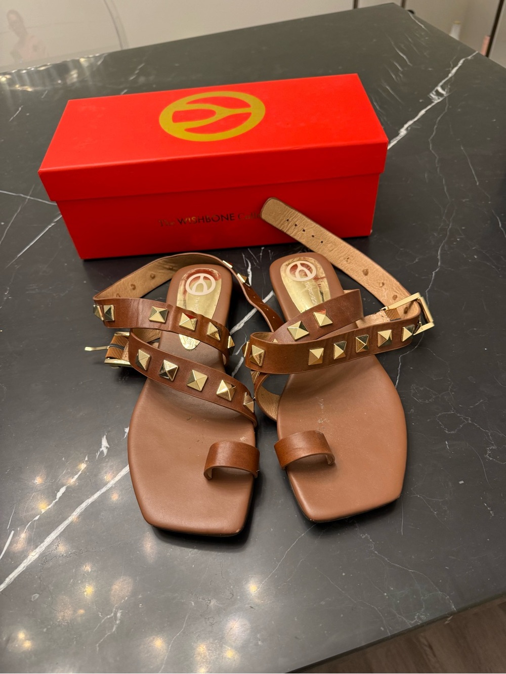 Wishbone Women's Brown Leather Studded Toe-Ring Sandals